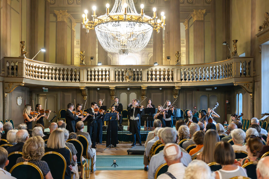 Mozart Evenings Marks Penultimate Evening with Tommaso Benciolini, Mirjam Schröder and L’Appassionata Orchestra